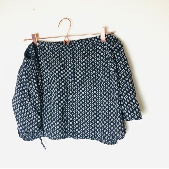 EUC Bershka Navy Blue Off Shoulder Top Large JR/Medium - Picture 2 of 6